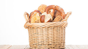 Auch bei Laugengebäck und Käsebrötchen gilt: Ohne Aufstrich oder Belag kein Frühstück. Copyright by bg-pictures/Adobe Stock Auch bei Laugengebäck und Käsebrötchen gilt: Ohne Aufstrich oder Belag kein Frühstück. Copyright by bg-pictures/Adobe Stock