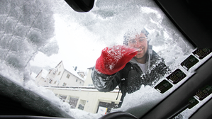 Der Winter meldet sich zurück und sorgt mancherorts für Chaos. Was müssen Sie aus rechtlicher Sicht hier als Arbeitnehmer besonders beachten?