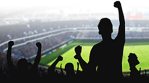 Fußballfans und Hooligans: eine gefährliche Mischung. Copyright by Thaut Images/Adobe Stock Fußballfans und Hooligans: eine gefährliche Mischung. Copyright by Thaut Images/Adobe Stock