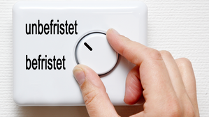 Tarifverträge dürfen keine unterschiedliche Vergütung bei einem Wechsel von einer Befristung in ein unbefristetes Arbeitsverhältnis vorsehen. © Adobe Stock: Marco2811 Tarifverträge dürfen keine unterschiedliche Vergütung bei einem Wechsel von einer Befristung in ein unbefristetes Arbeitsverhältnis vorsehen. © Adobe Stock: Marco2811
