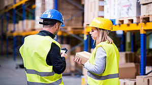 Wer zahlt Helm und Weste? Copyright by Halfpoint/fotolia. Wer zahlt Helm und Weste? Copyright by Halfpoint/fotolia.