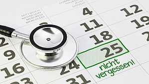 Wenn die Krankschreibung vor einem Brückentag ausläuft oder man zum Vertretungsarzt muss, kommt es immer wieder zu Lücken in der ärztlichen Bescheinigung. Copyright by stockpics /Adobe Stock Wenn die Krankschreibung vor einem Brückentag ausläuft oder man zum Vertretungsarzt muss, kommt es immer wieder zu Lücken in der ärztlichen Bescheinigung. Copyright by stockpics /Adobe Stock