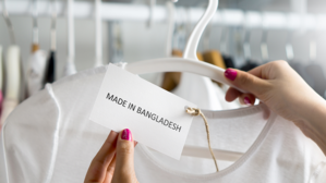 Bangladesch ist das zweitwichtigste Herkunftsland für Textilien, die man in Deutschland kauft. Ein Land, in dem Arbeitnehmerrechte systematisch verletzt werden. © Adobe Stock - Von terovesalainen Bangladesch ist das zweitwichtigste Herkunftsland für Textilien, die man in Deutschland kauft. Ein Land, in dem Arbeitnehmerrechte systematisch verletzt werden. © Adobe Stock - Von terovesalainen