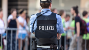 Was aussieht wie Pause ist im Polizeidienst regelmäßig mit Bereithaltung verbunden. © Adobe Stock: Tobias Arhelger