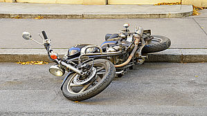Die gesetzliche Unfallversicherung zahlt auch dann, wenn ein Motorradfahrer sich dadurch verletzt, dass er einem Fahrradfahrer ausweicht.