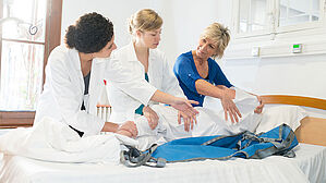 Praxisanleiter übernehmen die Ausbildung im Gesundheitswesen. Copyright by Adobe Stock/auremar Praxisanleiter übernehmen die Ausbildung im Gesundheitswesen. Copyright by Adobe Stock/auremar