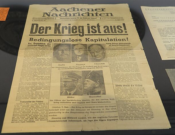 8. Mai Tag der Befreiung vom Nationalsozialismus. .Geschlossen gehen wir gegen alle vor, die völkisches Gedankengut wieder hoffähig machen wollen. © ACBahn, Public domain, via Wikimedia Commons