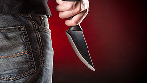 Eine Messerattacke auf einen Beamten kann zu dessen Dienstunfähigkeit führen. Copyright by Lukas Gojda/fotolia. Eine Messerattacke auf einen Beamten kann zu dessen Dienstunfähigkeit führen. Copyright by Lukas Gojda/fotolia.