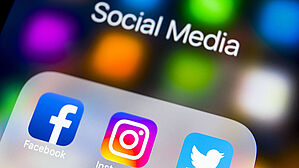 Ein Soldat hatte auf Facebook einen Kommentar mit strafbarem Inhalt veröffentlicht. Die Anwaltskosten aus den Strafverfahren kann er steuerlich geltend machen. Copyright: @Adobe Stock – Aleksei Ein Soldat hatte auf Facebook einen Kommentar mit strafbarem Inhalt veröffentlicht. Die Anwaltskosten aus den Strafverfahren kann er steuerlich geltend machen. Copyright: @Adobe Stock – Aleksei