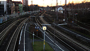 Schichtzulagen für Bahnbeamte: Geht das Recht hier andere Wege? Copyright by Adobe Stock/Joerg Sabel