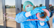 Eine coronabedingte Schließung des Krankenhauses verhinderte die Einstellung der Sozialarbeiterin aus Mecklenburg-Vorpommern. ©Adobe Stock: Robert Kneschke Eine coronabedingte Schließung des Krankenhauses verhinderte die Einstellung der Sozialarbeiterin aus Mecklenburg-Vorpommern. ©Adobe Stock: Robert Kneschke