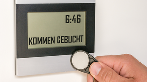 Der Chip zur Arbeitszeiterfassung soll die Runde gemacht haben. © Adobe Stock: Ralf Geithe Der Chip zur Arbeitszeiterfassung soll die Runde gemacht haben. © Adobe Stock: Ralf Geithe