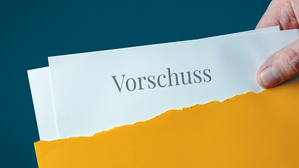 Weil der neue Arbeitgeber einen Vorschuss zahlte, verlangte das Jobcenter Geld zurück
© Adobe Stock - Von MQ-Illustrations Weil der neue Arbeitgeber einen Vorschuss zahlte, verlangte das Jobcenter Geld zurück
© Adobe Stock - Von MQ-Illustrations