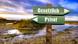 Seit 1. August 2017 können Eltern leichter die Voraussetzungen für die günstigere Krankenversicherung der Rentner erfüllen. Seit 1. August 2017 können Eltern leichter die Voraussetzungen für die günstigere Krankenversicherung der Rentner erfüllen.