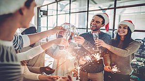 Weihnachtsfeiern: Wir erklären, wo Stolperfallen lauern und wie man sie am besten umgeht. Copyright by Vasyl/fotolia Weihnachtsfeiern: Wir erklären, wo Stolperfallen lauern und wie man sie am besten umgeht. Copyright by Vasyl/fotolia