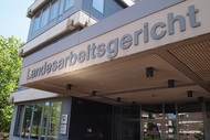 Das Landesarbeitsgericht Hamm bejaht die Frage, ob Urlaub nachzugewähren ist, wenn eine Quarantäne in die Urlaubszeit fällt. Das Landesarbeitsgericht Hamm bejaht die Frage, ob Urlaub nachzugewähren ist, wenn eine Quarantäne in die Urlaubszeit fällt.