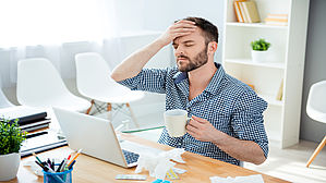 Krank zur Arbeit mach keinen Sinn. Copyright by deagreez/fotolia Krank zur Arbeit mach keinen Sinn. Copyright by deagreez/fotolia