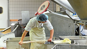 Arbeitgeber muss Umkleidezeit zahlen, wenn Schutzkleidung gesetzlich vorgeschrieben ist. Arbeitgeber muss Umkleidezeit zahlen, wenn Schutzkleidung gesetzlich vorgeschrieben ist.