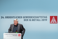 Der 1. Vorsitzende der IG Metall Jörg Hofmann skizziert in seinem Zukunftsreferat auf dem Gewerkschaftstag der IG Metall in Nürnberg die großen Linien der Gewerkschaftspolitik. © Frank Ott - DGB Rechtsschutz