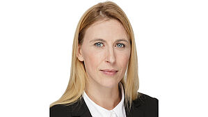 Sarah Riefer, Juristin vom DGB Rechtsschutz Hamburg, verhilft IG BAU-Mitglied zu seinem 13. Monatseinkommen.