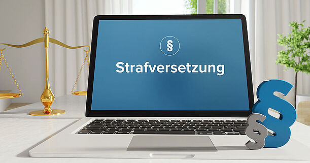 Viele Arbeitsverträge sind so gestaltet, dass der Arbeitgeber Beschäftigte nach eigenem Ermessen versetzen kann. Der Arbeitgeber darf mit der Versetzung aber nicht die Absicht haben, den Beschäftigten zu bestrafen. Copyright by Adobe Stock/MQ-Illustra