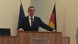 BSG-Präsident Schlegel stellt Tätigkeitsbericht für 2018 vor. Copyright by Dr. Till Bender. BSG-Präsident Schlegel stellt Tätigkeitsbericht für 2018 vor. Copyright by Dr. Till Bender.