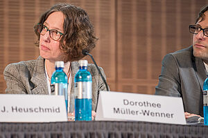 Konzentriert bei der Sache: Dorothee Müller-Wenner moderiert beim Campus Arbeitsrecht 2018 das Forum Arbeitszeit. Copyright by DGB Rechtsschutz GmbH